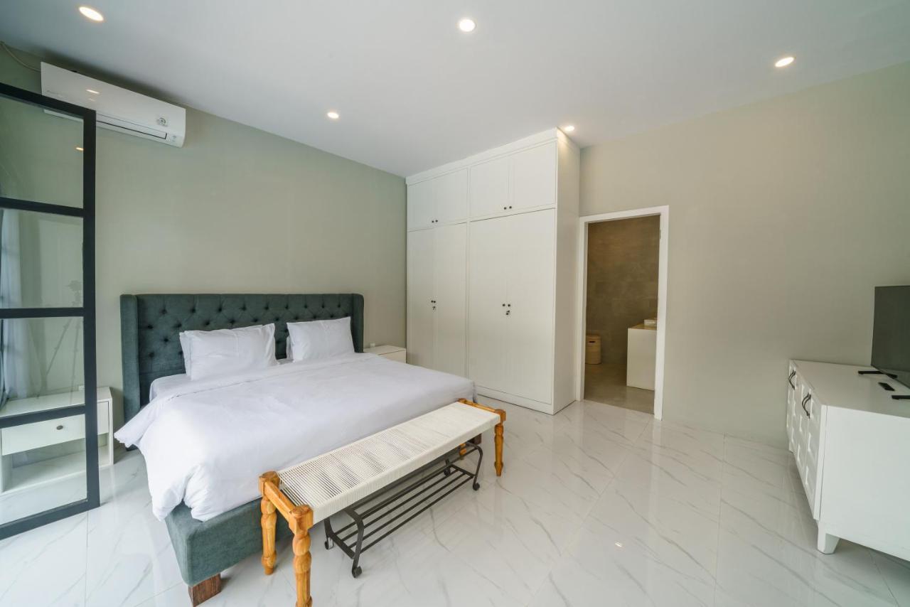 Villa Okenada - Modern 5-Bedroom Pool Villa In Berawa! 坎古 外观 照片