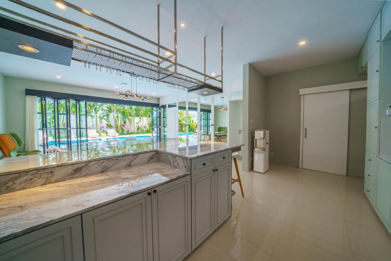 Villa Okenada - Modern 5-Bedroom Pool Villa In Berawa! 坎古 外观 照片