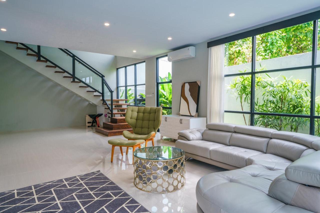 Villa Okenada - Modern 5-Bedroom Pool Villa In Berawa! 坎古 外观 照片