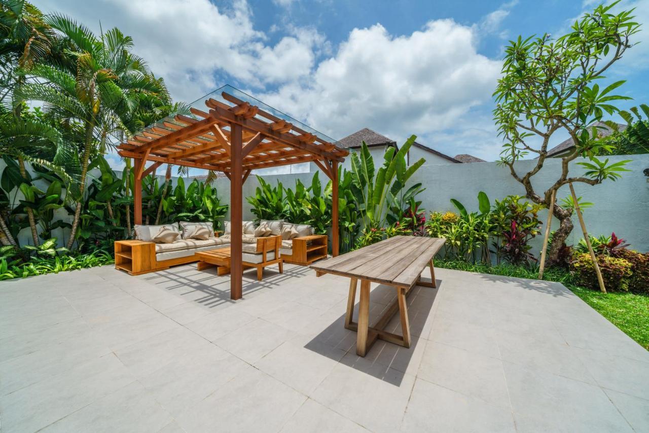 Villa Okenada - Modern 5-Bedroom Pool Villa In Berawa! 坎古 外观 照片