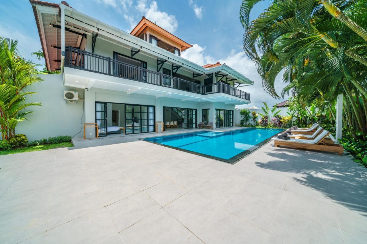 Villa Okenada - Modern 5-Bedroom Pool Villa In Berawa! 坎古 外观 照片